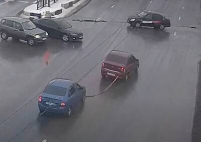 Столкновение трех автомобилей на Московском шоссе попало на видео - ya62.ru - Рязань