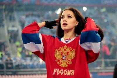 Алина Загитова - Загитова осуществила мечту девочки: как Алина сходила на хоккей с Арабэллой. ВИДЕО - sport.ru - Россия - Швеция