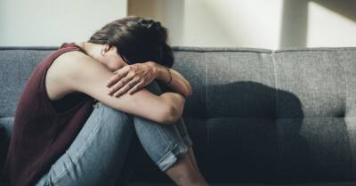 Опрос: почти половина молодых людей в возрасте от 18 до 24 лет испытывают безнадежность и беспомощность - rus.delfi.lv - Латвия