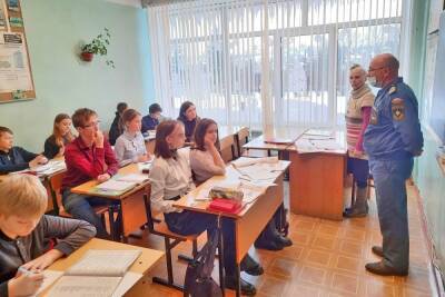 Смоленские спасатели рассказали школьникам об опасности ледяной воды - mk-smolensk.ru - Россия - Смоленская обл.