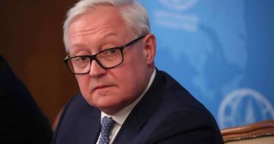 Сергей Рябков - Замглавы МИД РФ Рябков о новых санкциях США: "Чтение испортило глаза" - ren.tv - Россия - США