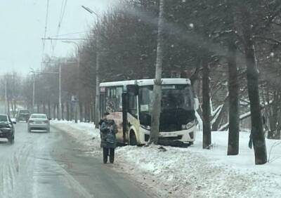 В ДТП с маршруткой в Приокском пострадали две пассажирки - ya62.ru - Рязань - Приокск