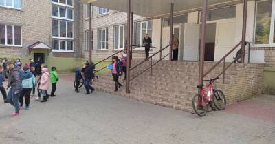 Ученики лицея-медалиста: на дистанционку отправил не COVID-19, а отсутствие туалетов - kp.ua - Украина - Харьковская обл.