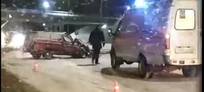 Автомобили разбились в аварии на подъезде к Петрозаводску (ВИДЕО) - stolicaonego.ru - Петрозаводск - республика Карелия