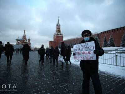 Алексей Навальный - Putin is a killer: экс-полицейский в Москве развернул плакат в поддержку Навального, его задержали - unn.com.ua - Москва - Россия - Китай - Украина - Киев - Рыбинск