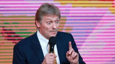 Дмитрий Песков - В Кремле назвали противников вакцинации “опасными дураками” - newzfeed.ru - Россия