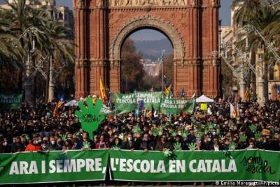 В Барселоне прошла многотысячная акция против испанского в школах - unn.com.ua - Украина - Киев - Испания - Барселона - Каталония