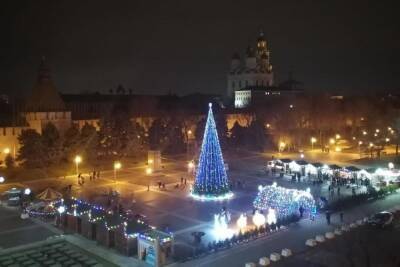 В Астрахани зажгли новогодние огни на главной елке - volg.mk.ru - Волгоград - Астрахань - Астраханская обл. - Волгоградская обл.