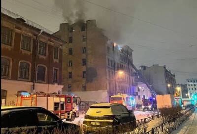 В центре Петербурга горит заброшенное здание - online47.ru - Россия - Санкт-Петербург - район Центральный, Санкт-Петербург