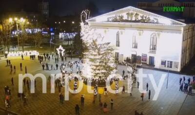В Мариуполе упала городская елка: это уже третий подобный случай в Украине - vchaspik.ua - Украина - Мариуполь
