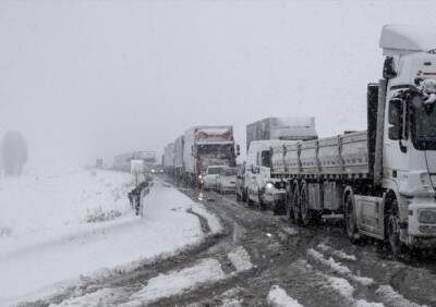 В Турции снег заблокировал движение транспорта - unn.com.ua - Украина - Киев - Турция - Стамбул - Turkey