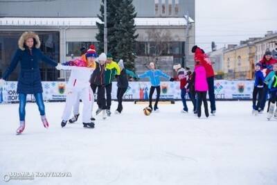 В центре Петрозаводска устанавливают мобильный каток - karel.mk.ru - Петрозаводск - республика Карелия