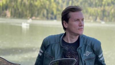 Звезда «Уральских пельменей» раскрыл секрет долгих отношений: «Чаще уезжайте на гастроли» - 5-tv.ru - Екатеринбург