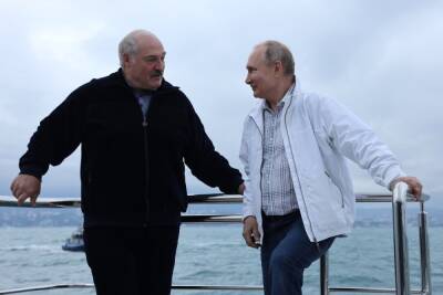 Александр Лукашенко - Дмитрий Кулеба - Лукашенко договорился с Путиным собрать военных на границе Украины - mk.ru - Россия - Украина - Киев - Крым - Белоруссия