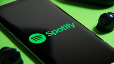 Джастин Бибер - Алишер Моргенштерн - Spotify назвал самые прослушиваемые песни в России - mir24.tv - Россия