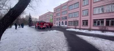 В Челябинске из-за пожара в школе эвакуировали 680 человек - runews24.ru - Челябинск