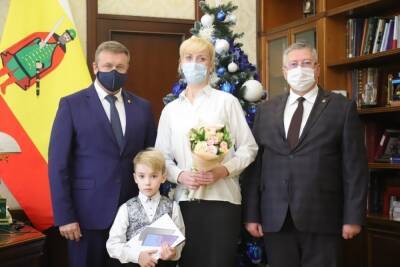 Владимир Путин - Николай Любимов - Любимов передал школьнику из Рязани планшет от президента - rzn.mk.ru - Россия - Рязань