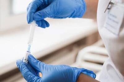 Николай Малышев - Врач оценил новые правила получения медотвода от прививки против COVID-19 - lenta.ru - Москва
