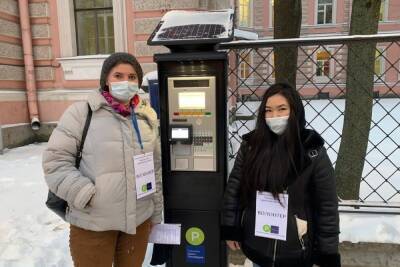 Волонтеры рассказали петербуржцам о способах оплаты новой парковочной зоны - spb.mk.ru