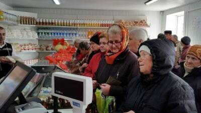 Дожили: в Молдавии пенсионеры с ночи занимают очередь за социальным хлебом - eadaily.com - Молдавия