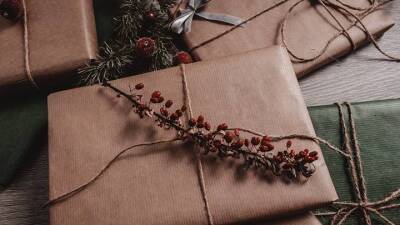 Декоратор назвала три простых способа упаковки новогодних подарков - vm.ru - Москва