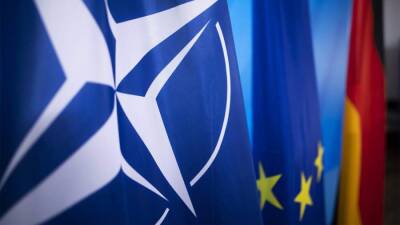 В бундестаге призвали НАТО выстраивать доверительные отношения с Россией - iz - Россия - США - Израиль - Германия