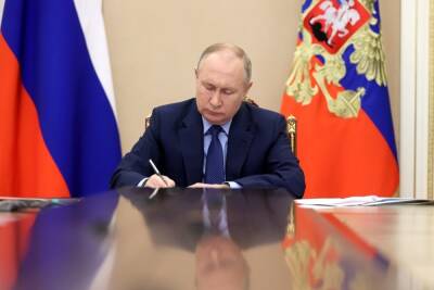 Владимир Путин - Антон Котяков - Путин ударил кулаком по столу, слушая о зарплатах шахтеров - mk.ru - Кемеровская обл.