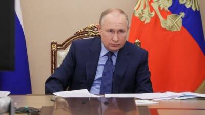 Владимир Путин - Антон Котяков - Путин ударил кулаком по столу, слушая доклад главы Минтруда о зарплате шахтеров - 5-tv.ru - Россия - Кемеровская обл.