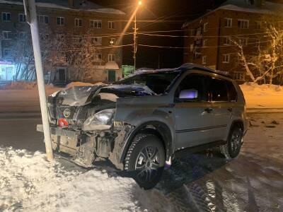 В Печоре неопытный водитель "четырнадцатой" подрезал Nissan X-Trail - komiinform.ru - респ. Коми