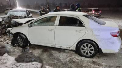 Два человека попали в больницу после ДТП на заснеженной дороге в Воронеже - vestivrn.ru - Воронеж