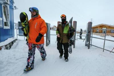Ямальские спасатели учатся кататься на горных лыжах, чтобы помогать спортсменам и туристам на склонах - interfax-russia.ru - Салехард - окр. Янао