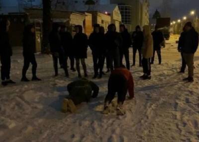 Екатеринбуржцы нашли и необычно наказали жестоко избивших мужчину подростков - province.ru