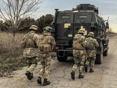 Людмила Денисова - На Донбассе двое украинских военных подорвались на неизвестном взрывном устройстве – штаб ОСС - gordonua.com - Россия - Украина - Крым - Луганская обл. - Донецкая обл.