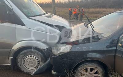 В Кривом Роге авто без водителя врезалось в маршрутку, двое пострадавших - korrespondent.net - Украина - Кривой Рог - Днепропетровская обл.