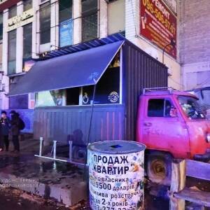 В Запорожье на ул. Победы загорелся киоск: есть пострадавший. Фото - reporter-ua.com - Украина - Запорожская обл. - Запорожье - Запорожье