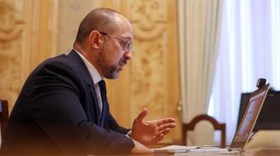 Денис Шмыгаль - Вакцинированные за рубежом украинцы также получат тысячу гривен – Шмыгаль - ru.slovoidilo.ua - Украина