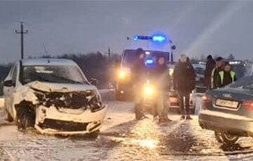 Лобовое ДТП под Минском: Renault во время обгона врезался в Audi с тремя детьми в салоне - charter97.org - Белоруссия - Минск - Sandero