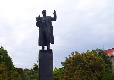 Иван Конев - Герой или оккупант: памятник маршалу Коневу в Праге дополнят пояснительной табличкой - vinegret.cz - Чехия - Прага