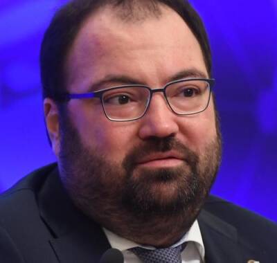 Максут Шадаев - Глава Минцифры Максут Шадаев заявил об урегулировании проекта указа об электронных паспортах - argumenti.ru - Россия