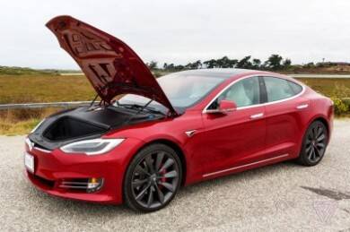 Илон Маск - Блогер - Блогер взорвал Tesla c манекеном Илона Маска из-за дорогого ремонта - rusjev.net - Финляндия