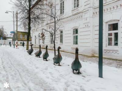 14 фигурок гусей установили на улице Карла Маркса в Арзамасе - vgoroden.ru - Санкт-Петербург - Нижегородская обл. - Российская Империя - Благоустройство