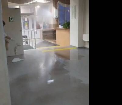 В Ноябрьске кипятком затопило хирургический корпус городской больницы - znak.com - Ноябрьск
