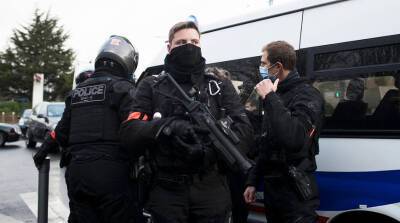 Жеральд Дарманен - В Париже арестован мужчина, захвативший в заложники двух женщин - belta.by - Белоруссия - Франция - Париж - Минск