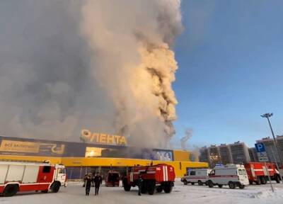 Пожар в гипермаркете в Томске на площади 5000 кв метров начался из-за фейерверков - province.ru - Россия - Томск - Томская обл.