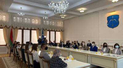Александр Рогачук - Одаренным учащимся Бреста вручили сертификаты на покупки и сладости - belta.by - Белоруссия