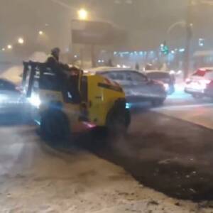 В Киеве укладывали асфальт во время снегопада - reporter-ua.com - Украина - Киев - Киев