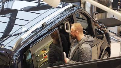 Денис Мантуров - Мантуров прокомментировал идею ограничить дилерскую наценку при продаже авто - iz.ru - Россия - Израиль
