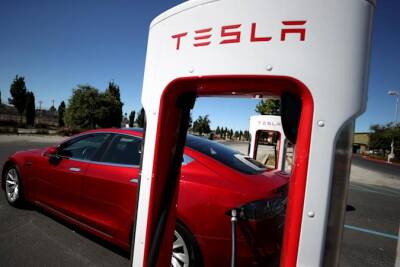 Tesla сделает зарядку электрокаров на Supercharger бесплатной - fainaidea.com