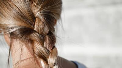 Юлия Галлямова - Трихолог Галлямова назвала способ предотвратить выпадение волос зимой - russian.rt.com