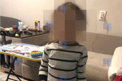 Опубликованы фото квартиры, в которой девочка несколько дней жила с трупом матери в Каменке - spb.mk.ru - Санкт-Петербург